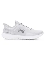 Championes de running Under Armour modelo Charged Escape 4, color blanco con detalles en gris claro. Presentan parte superior de malla técnica transpirable, contrafuerte externo en el talón para mayor sujeción y mediasuela con tecnología Charged Cushioning para una amortiguación óptima.