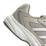 Championes Adidas modelo Eclyptix 2000, de diseño retro inspirado en los años 2000. Presentan una combinación de malla transpirable y revestimientos sintéticos en tonos gris y caqui, con las icónicas tres tiras laterales en blanco. Cuentan con entresuela Cloudfoam para mayor amortiguación y suela de goma resistente.