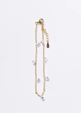 Pulsera de cadena tipo forcé en plata 925 con baño de oro 18k, decorada con puntos de luz de zirconias distribuidos a lo largo de la cadena. Incluye cierre de mosquetón y cadena de extensión.