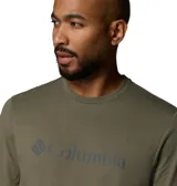 Remera de manga corta Columbia color verde militar, con cuello redondo y el logotipo de la marca estampado en el pecho en tono oscuro.