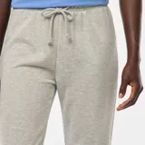 Pantalón de jogging gris con cintura elástica ajustable con cordón.