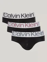 Pack de tres slips Calvin Klein de la colección Steel Micro, confeccionados en microfibra. Presentan un diseño de talle medio con cinturilla elástica distintiva que incluye el logo de la marca en diferentes colores.