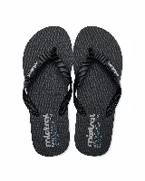 Ojotas Mistral modelo Wolf, de diseño clásico en color negro, con tiras texturizadas que incluyen el logo de la marca y suela liviana.