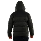 Campera puffer Diadora color verde oscuro con capucha y cierre frontal con botones a presión.