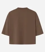 Remera cropped de manga corta, cuello redondo y calce oversized, confeccionada en tejido de algodón tipo media malla.