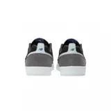 Championes urbanos New Balance modelo 306, con diseño de perfil bajo en combinación de colores negro, gris y detalles en celeste. Confeccionados en gamuza y material sintético, cuentan con el logo N lateral y suela de goma blanca.