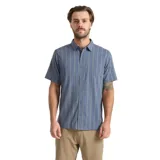 Camisa de manga corta color azul con diseño de rayas verticales, cuello camisero y cierre frontal de botones.
