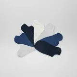 Pack de cuatro pares de medias invisibles en colores azul, azul marino, gris y blanco.