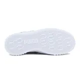 Championes Puma modelo Carina 3.0, de color blanco con detalles de estampado animal print de serpiente en el lateral y en el talón. Cuentan con suela plataforma texturizada.