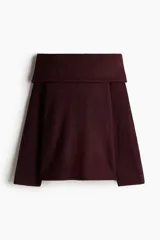 Buzo de punto acanalado con escote tipo off-the-shoulder con doblez, de manga larga y corte holgado.