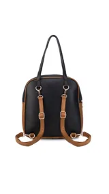 Mochila color bordó con doble asa superior, correas traseras regulables y bolsillo frontal con cierre. Se puede usar como mochila o como cartera.