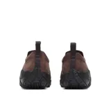 Zapato slip on Merrell modelo Jungle Moc, de color marrón, confeccionado en gamuza con suela de goma negra y diseño sin cordones.