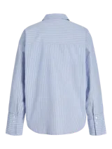 Camisa de manga larga con cuello clásico y cierre frontal de botones. Presenta un diseño a rayas verticales en tonos celestes y blancos, con puños anchos y un corte relajado.