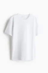 Remera de corte recto en punto suave de algodón con cuello redondo ribeteado y hombros ligeramente caídos.