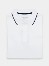 Remera tipo polo negra de algodón, con cuello y borde de mangas con línea blanca.