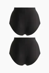 Pack de dos bombachas negras de microfibra con tiro alto y efecto moldeador leve en cintura y glúteos. Presentan un diseño de cobertura total en la parte trasera y ribetes cortados por láser para un acabado invisible bajo la ropa.