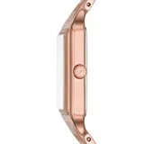 Reloj Fossil modelo Raquel con caja rectangular de acero color oro rosa, esfera blanca con números romanos y agujas en tono oro rosa. Correa de acero color oro rosa con eslabones.