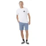 Bermuda celeste de corte recto, con bolsillos laterales y traseros.