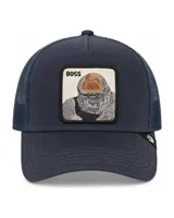 Gorra trucker Goorin Bros color azul oscuro con visera curva y malla trasera. Cuenta con un parche frontal bordado que presenta un gorila con la palabra "BOSS".
