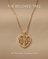 Collar de bronce dorado con cadena fina y dije en forma de corazón con diseño de árbol de la vida, rodeado de microzirconias blancas y piedras de colores en las hojas.