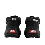 Championes de media caña Vans MTE Crosspath Mid, color negro, con suela gruesa y cordones moteados.