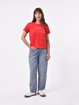 Remera de algodón color verde musgo, con cuello redondo, mangas cortas y estampa frontal con la frase 'thank u, next' en color negro.