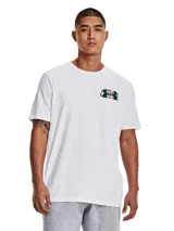 Remera de manga corta Under Armour, color blanco, con cuello redondo acanalado y pequeño estampado gráfico en el pecho.