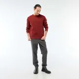 Pantalón estilo jogger de corte recto y estampado de cuadros, color negro y gris, con cintura elástica y bolsillos laterales.