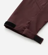 Campera deportiva Get Over de hombre, color bordó, con capucha ajustable, cierre frontal y bolsillos con cremallera. Confeccionada en tejido técnico resistente al agua.