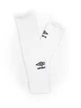Medias deportivas blancas de fútbol para adulto, marca Umbro, con logo de la marca en negro.