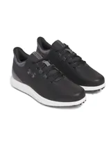 Championes de golf Under Armour modelo Drive Medal SL, color negro con detalles en gris y suela blanca. Fabricados con parte superior de microfibra duradera y mediasuela Charged Cushioning para mayor amortiguación y respuesta. Suela exterior sin tacos diseñada para ofrecer tracción y flexibilidad en el campo.