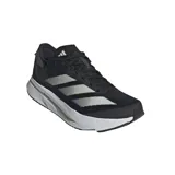 Championes de running Adidas Adizero SI2, color negro con detalles en blanco y gris. Cuentan con amortiguación Lightstrike Pro y exterior de malla técnica. Contienen al menos un 20 % de material reciclado.