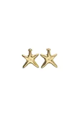 Aros tipo caravanas con diseño de estrella de mar, bañados en oro 18k con acabado brillante.