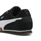 Championes Puma Bella Donna SD color negro con franja lateral blanca y suela de goma color caramelo.