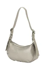 Cartera bandolera color negro de poliuretano símil cuero, con diseño estructurado, cierre superior y correa ajustable con hebillas metálicas.