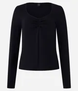 Blusa negra de algodón con escote en V y fruncido en el centro.