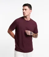 Remera basica masculina Marfinno de corte comfort, confeccionada en algodon peruano de color azul marino, con cuello redondo y mangas cortas de diseño liso.