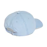 Gorra de béisbol Adidas color celeste con efecto lavado, confeccionada en sarga de algodón. Presenta el logo del trébol bordado en el frente y visera curva.