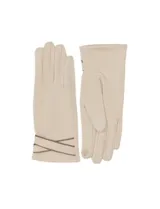 Guantes de mujer color beige claro, confeccionados en tejido soft (suede), con detalles de costuras cruzadas en color marrón en la muñeca.