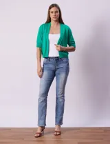 Bolero tejido color fucsia, marca Ninety, de manga corta con apliques de botones.