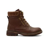 Bota corta de cuero sintético color marrón, con cuello tejido de lana, cierre lateral decorativo y cordones frontales. Posee suela de goma con taco bajo.