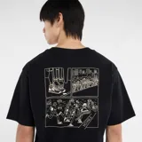 Remera negra de algodón con cuello redondo y mangas cortas. Estampado frontal con la frase "Runners aren't normal." en color crema.