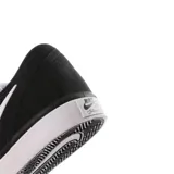 Championes Nike SB Check Solar Canvas de corte bajo, confeccionados en lona resistente de color negro. Presentan el icónico logo Swoosh en contraste blanco en los laterales y una suela de goma vulcanizada blanca que proporciona excelente agarre y durabilidad.