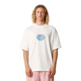 Remera blanca de algodón con cuello redondo, manga corta y calce regular. Cuenta con un estampado gráfico frontal ovalado en tonos azul y naranja con la inscripción "Critical Slide Society".