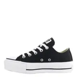 Championes Converse modelo Chuck Taylor Lift con plataforma, confeccionados en material sintético imitación cuero color negro. Presentan diseño clásico de caña baja con cordones blancos, puntera de goma blanca y suela de plataforma elevada con detalle de líneas negras.