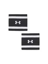 Par de muñequeras deportivas Under Armour color negro con franjas blancas horizontales y logo bordado en el centro.