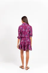 Minifalda color bordó con estampa exclusiva y volado en el ruedo.