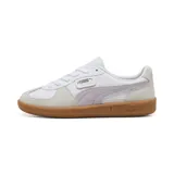 Championes Puma Palermo LTH, color blanco con detalles en lila y suela de goma color caramelo.