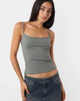 Top tipo musculosa básica de breteles finos confeccionado en microfibra, color gris.