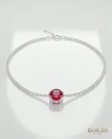 Gargantilla de plata 925 con cadena de eslabones engastados en circonias blancas y dije central redondo con piedra color fucsia.